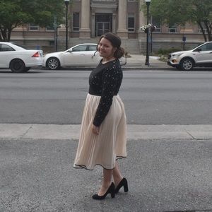 DAINTY JEWELLS DRESS! Worn 2 times, bought for pictures and worn for church!